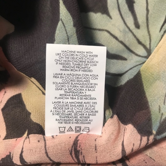 CAbi Style 3265 Osaka Nights Floral Ruffled Top Like New - Picture 4 of 4